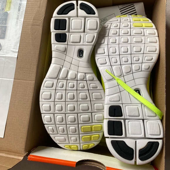 WOMENS NIKE FREE 5.0+ SIZE 6 COLOR BRIGHT GREEN - Picture 2 of 7